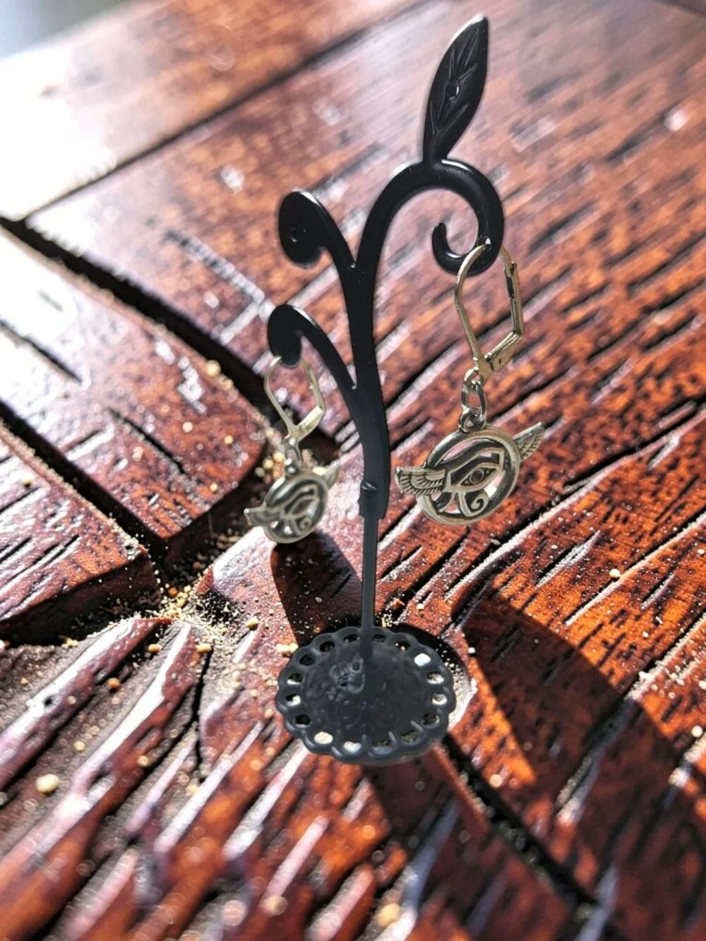 vintage silver tone egyptian eye of horus dangle earrings.